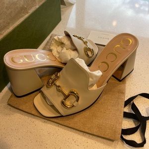 Authentic Gucci Horsebit Womens Slide sandal in mystic white. Brand new in box